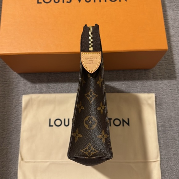 Louis Vuitton M47542 Toiletry Pouch 26 NWB - Picture 8 of 13